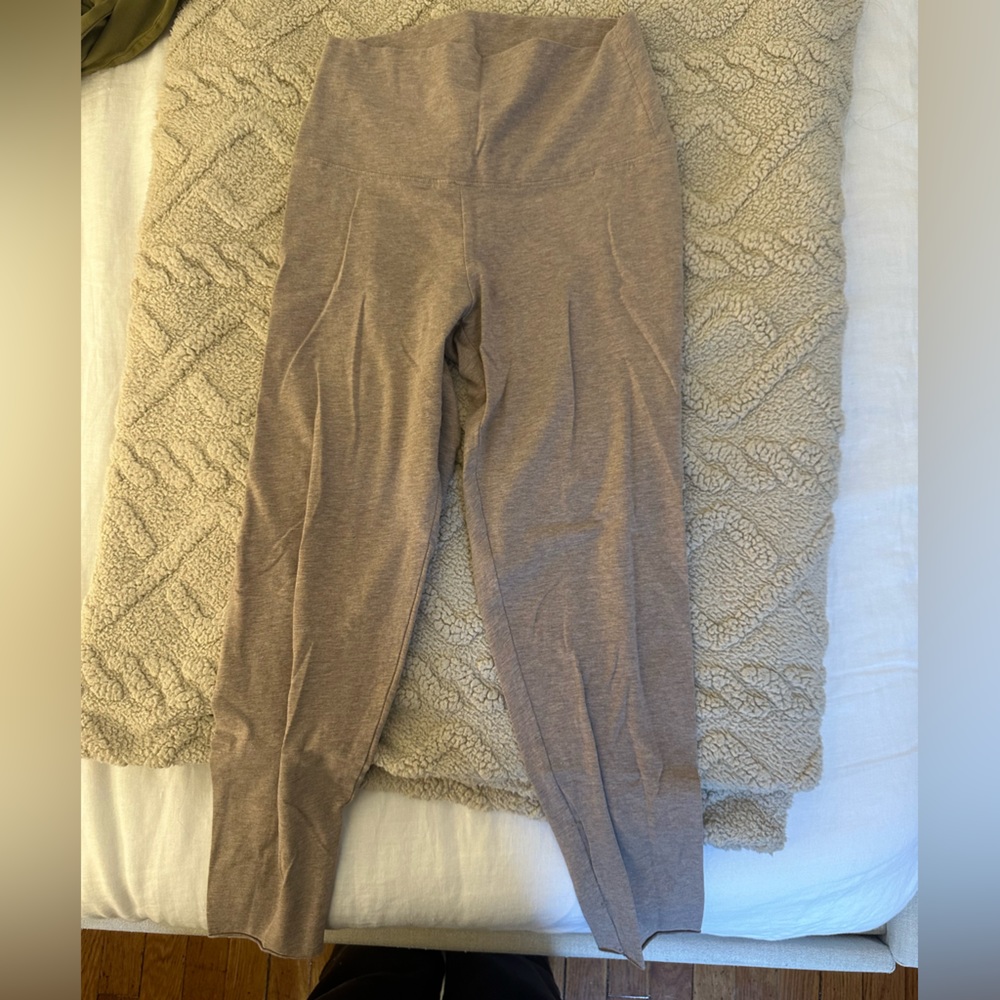 Brand new and never worn TNA Chill high rise leggings
